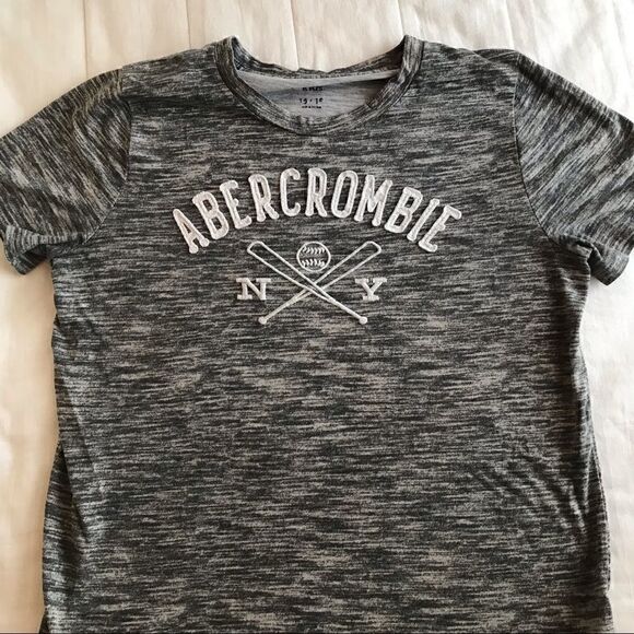 Abercrombie boys Nike boys  T-shirt size 15/16 - Picture 1 of 2